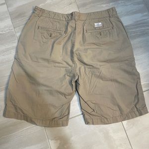Men’s vineyard vines shorts.  Size 35.